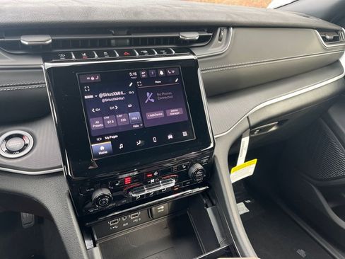 New 2025 Jeep Grand Cherokee Laredo X w/ Luxury Tech Group I AWD/4WD image 12