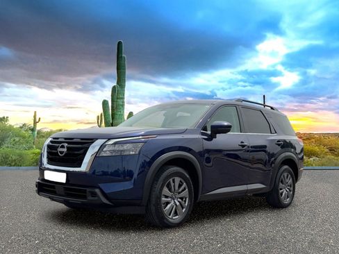 Used 2025 Nissan Pathfinder SV FWD image 2