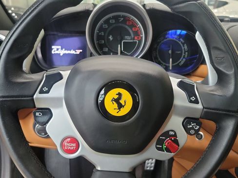 Used 2017 Ferrari California T RWD image 21