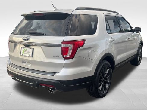 Used 2018 Ford Explorer XLT w/ Equipment Group 202A AWD/4WD image 8