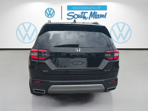 Used 2025 Honda Pilot Elite image 6