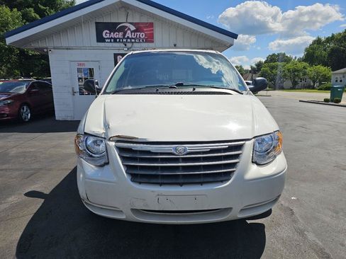 Used 2007 Chrysler Town & Country LX w/ Popular Equipment Group II FWD image 3