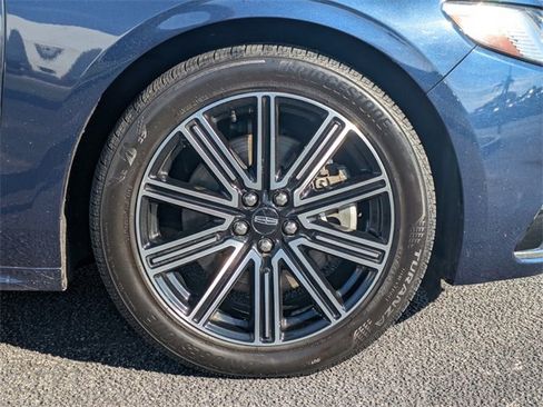 Used 2017 Lincoln Continental Reserve image 9