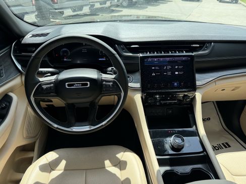 Used 2024 Jeep Grand Cherokee L Limited w/ Luxury Tech Group II image 14