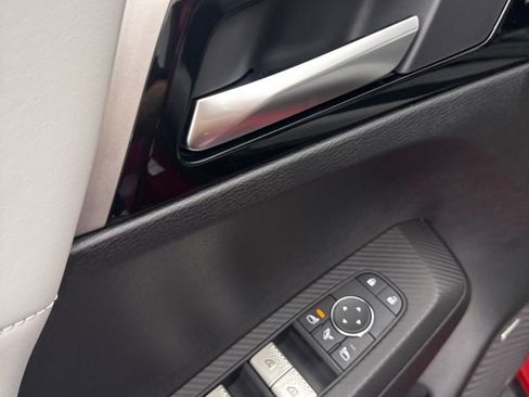 New 2025 Mitsubishi Outlander SE image 16