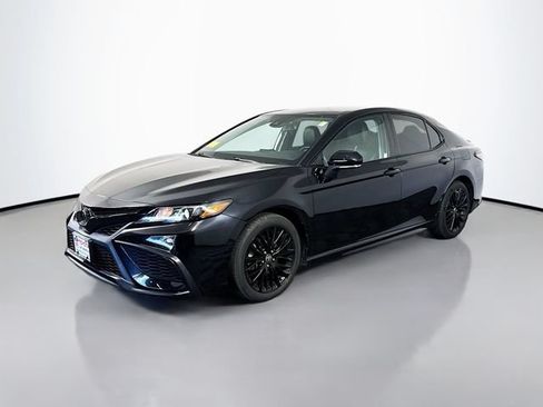 Used 2022 Toyota Camry SE w/ Convenience Package FWD image 2