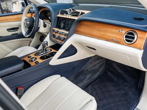 Certified 2023 Bentley Bentayga AWD/4WD image 2
