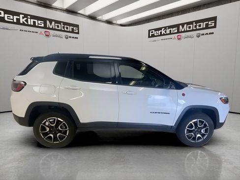 Certified 2025 Jeep Compass Trailhawk AWD/4WD image 6