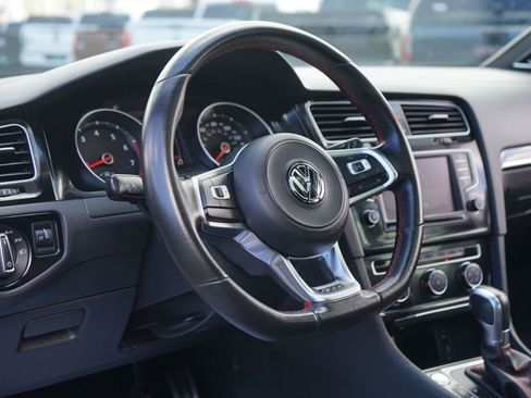 Used 2017 Volkswagen GTI SE image 10