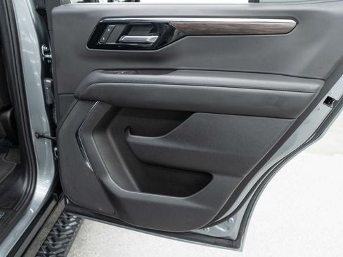 Used 2025 Chevrolet Tahoe Z71 AWD/4WD image 36