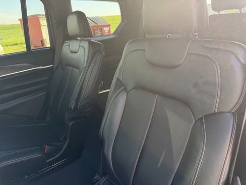 Used 2024 Jeep Grand Cherokee L Limited w/ Luxury Tech Group II AWD/4WD image 13