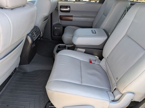 Used 2015 Toyota Sequoia Platinum image 11