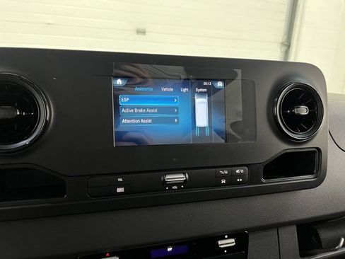 Used 2023 Mercedes-Benz Sprinter 3500 image 38