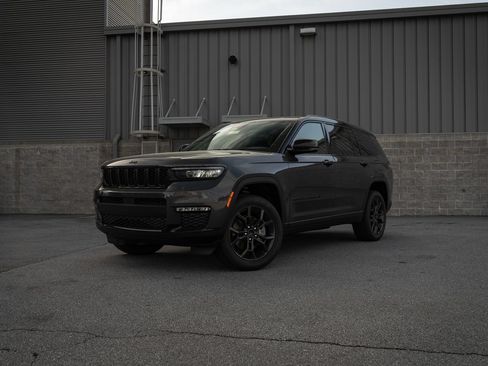 Used 2025 Jeep Grand Cherokee L Limited AWD/4WD image 1