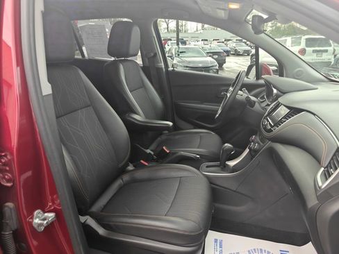 Used 2022 Chevrolet Trax LT w/ LT Convenience Package AWD/4WD image 20