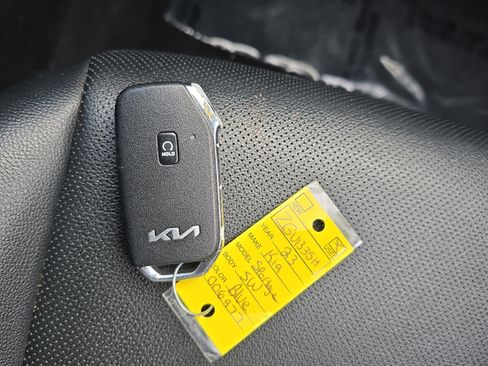 Used 2023 Kia Sportage EX AWD/4WD image 32