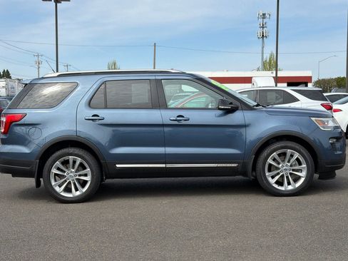 Used 2018 Ford Explorer XLT w/ Equipment Group 202A AWD/4WD image 3
