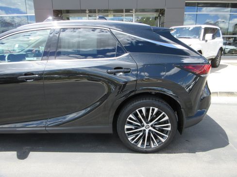 Used 2025 Lexus RX 350 w/ Convenience Package AWD/4WD image 4