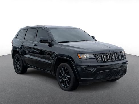 Certified 2022 Jeep Grand Cherokee Laredo X image 2