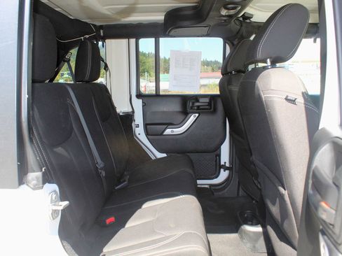 Used 2017 Jeep Wrangler Unlimited Sahara image 17