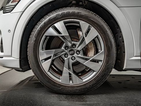 Used 2021 Audi e-tron Premium w/ Convenience Plus Package image 13