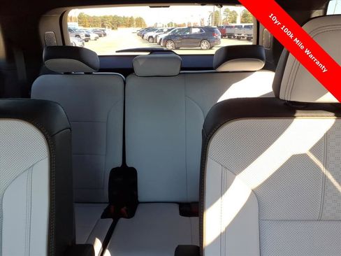 New 2026 Chevrolet Traverse High Country image 21