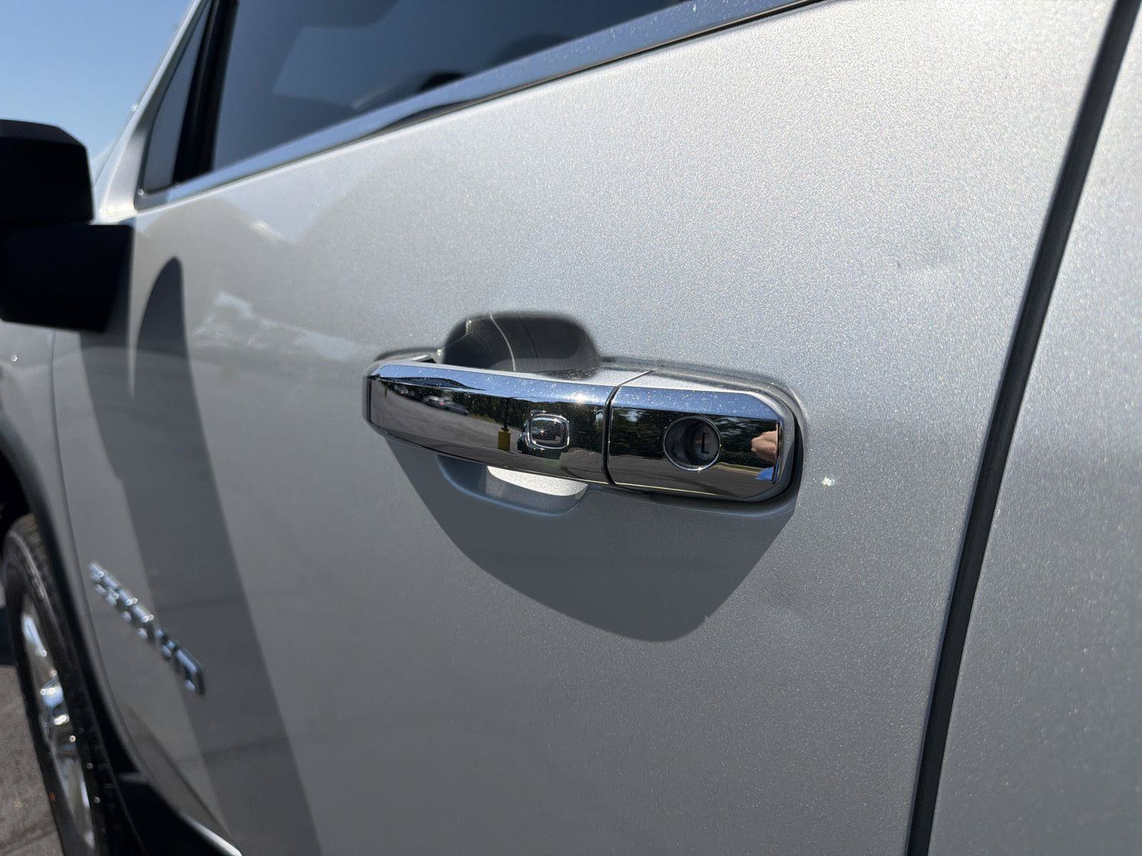 Used 2020 Chevrolet Silverado 2500 LTZ AWD/4WD image 15