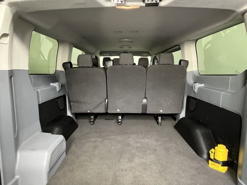 Used 2019 Ford Transit 150 XLT RWD image 5