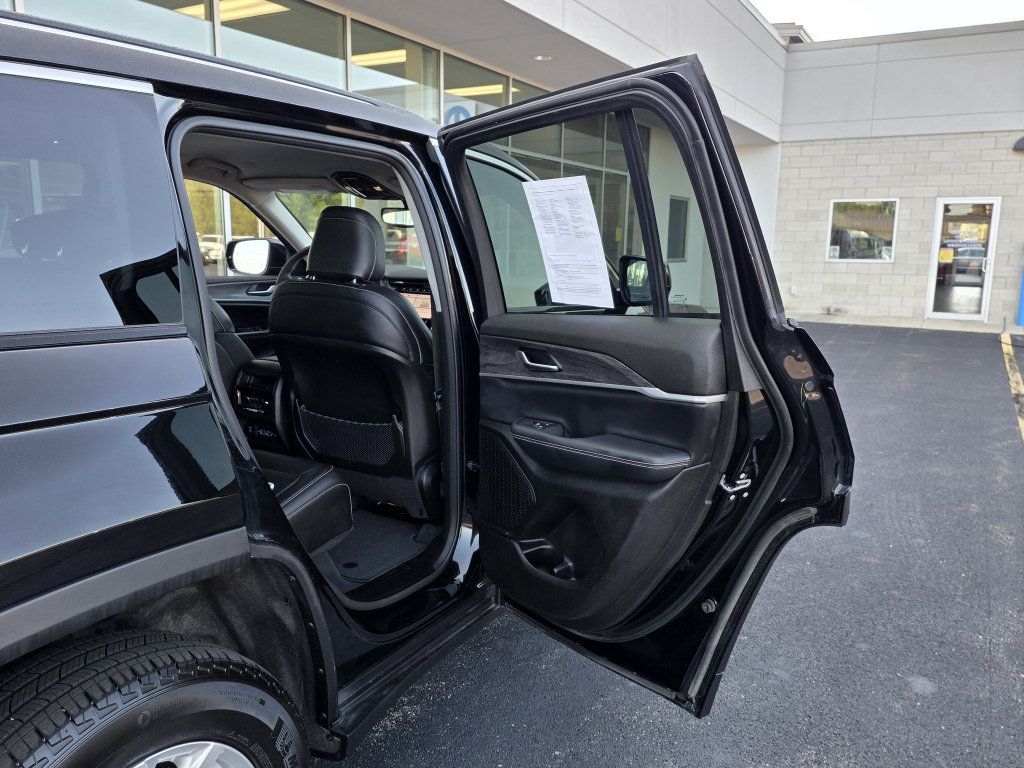 Used 2023 Jeep Grand Cherokee Limited AWD/4WD image 48