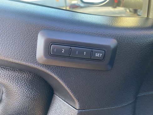 Used 2024 Nissan Titan PRO-4X w/ Pro-4x Convenience Package image 14