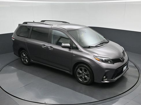 Used 2020 Toyota Sienna SE Premium image 71