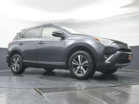 Used 2018 Toyota RAV4 XLE AWD/4WD image 35