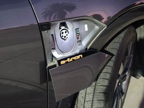 Used 2021 Audi e-tron Prestige w/ Prestige Package image 13