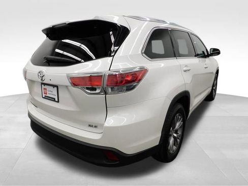 Used 2014 Toyota Highlander XLE image 12