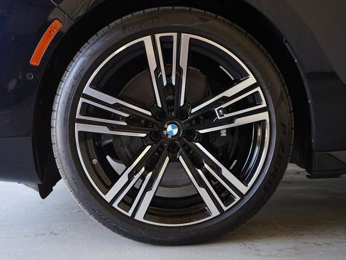 Used 2023 BMW 740i image 37