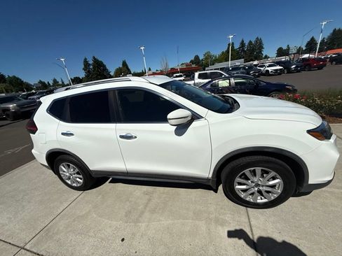 Used 2017 Nissan Rogue SV AWD/4WD image 4