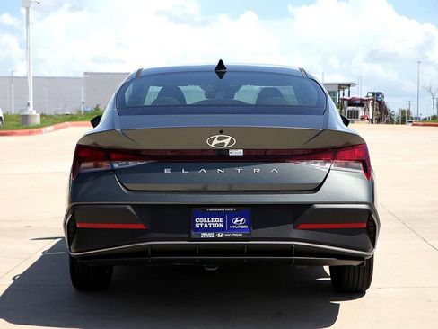 Used 2024 Hyundai Elantra SEL image 6