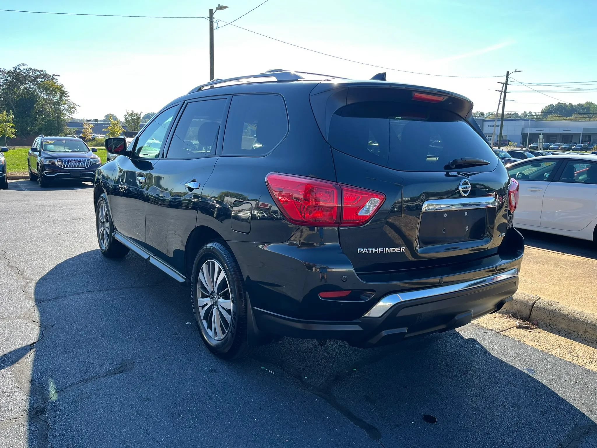 Used 2019 Nissan Pathfinder S AWD/4WD image 5