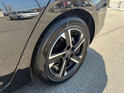 Used 2025 Nissan Sentra SV image 28