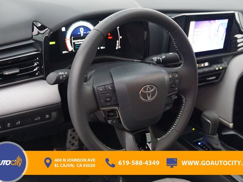 Used 2025 Toyota Camry SE w/ Convenience Package image 19