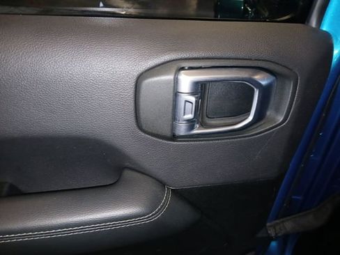 Used 2020 Jeep Wrangler Unlimited Sahara image 43