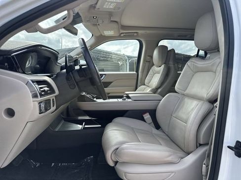 Used 2021 Lincoln Navigator Reserve w/ Luxury Package RWD image 13