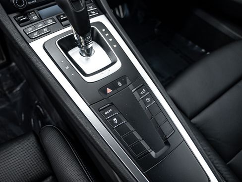 Certified 2018 Porsche 718 Cayman S RWD image 18
