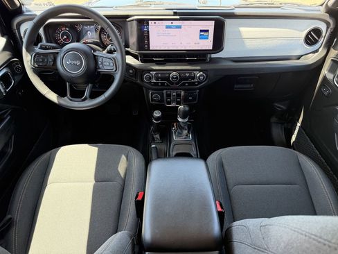 Used 2025 Jeep Wrangler Unlimited Sport AWD/4WD image 12