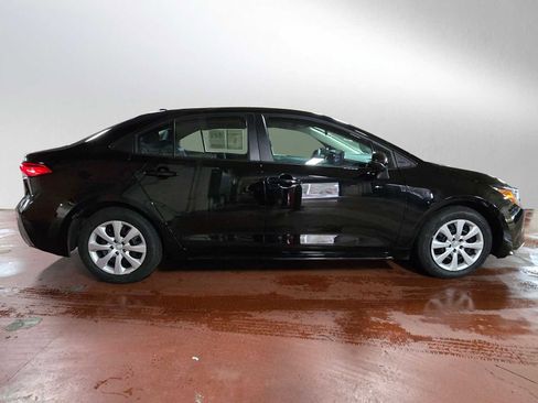 Used 2023 Toyota Corolla LE image 2