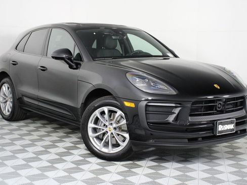 Certified 2025 Porsche Macan image 9