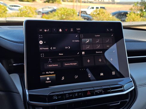 Used 2025 Jeep Compass Limited image 36