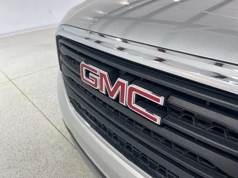 Used 2019 GMC Acadia SLE FWD image 28
