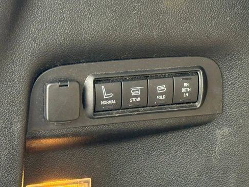 Used 2017 Ford Explorer Limited w/ Equipment Group 301A FWD image 15
