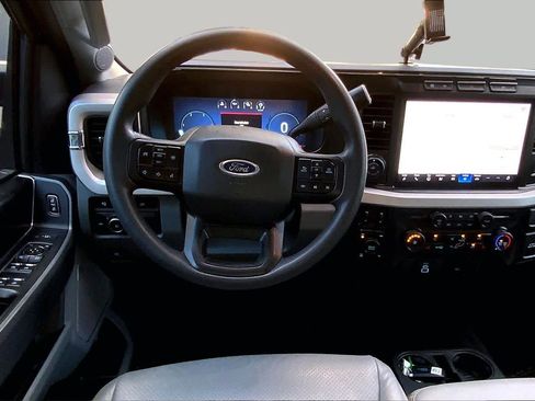 Used 2023 Ford F250 XLT w/ XLT Premium Package AWD/4WD image 6